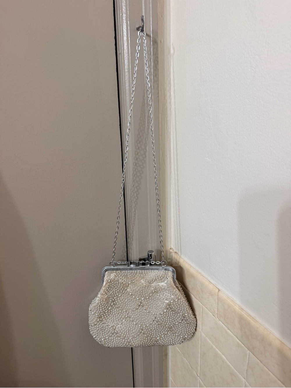 Vintage cream 1950’s faux-pearl beaded evening clutch